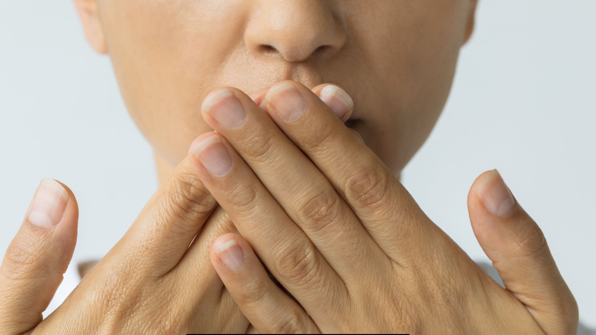 Mauvaise haleine au travail : un détail qui peut peser sur la vie de bureau